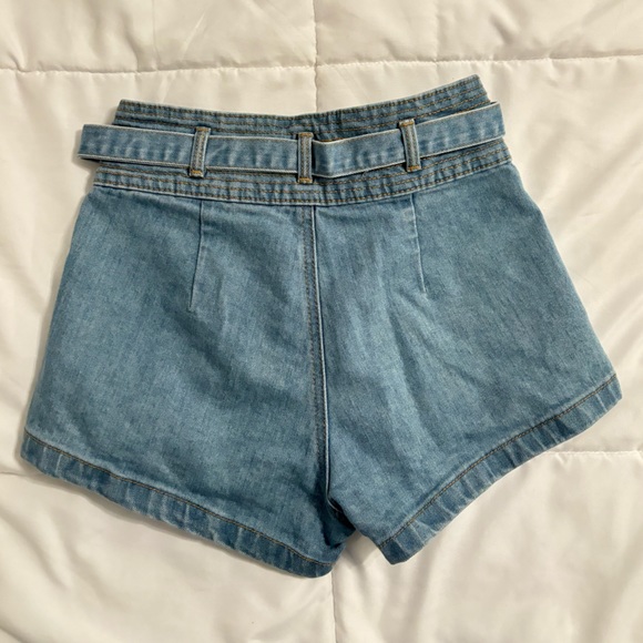 Retro Jean Shorts w/ Belt - Picture 2 of 3